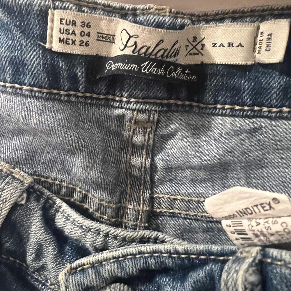 Zara Light Wash Ripped Denim - Size 4 - Picture 2 of 5